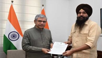 केंद्रीय रेल मंत्री से मिले AAP सांसद मालविंदर कंग, पंजाब के रेलवे इंफ्रास्ट्रक्चर को लेकर रखीं अहम मांगें