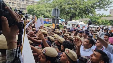 चढ़ावा चोरी और जंतर-मंतर लाठीचार्ज के खिलाफ कांग्रेस विधायकों का जोरदार प्रदर्शन