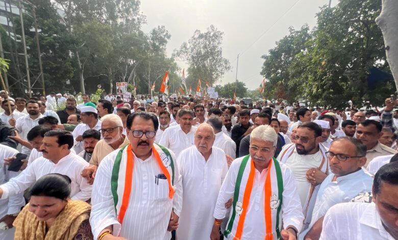 ज्ञानेश कुमार को हटाने की मांग पर हरियाणा कांग्रेस का प्रदर्शन, चंडीगढ़ में वाटर कैनन और हिरासत